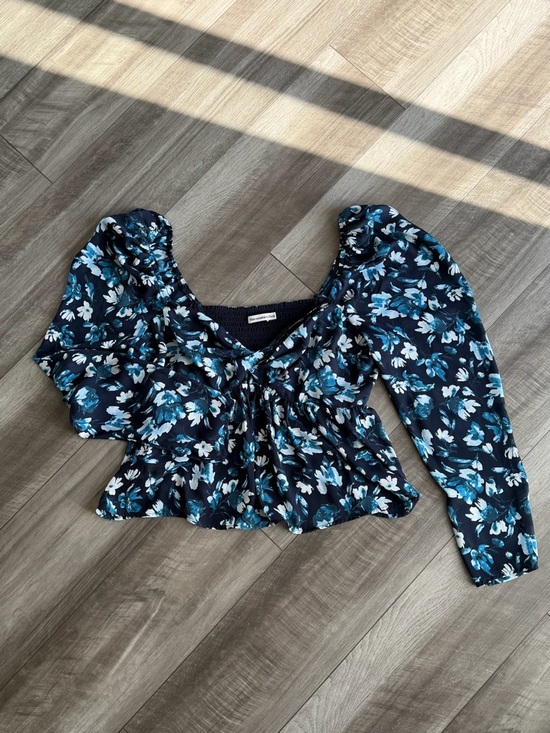 Abercrombie & Fitch Tops - Abercrombie & Fitch Navy Blue Floral Puff-Sleeve Twist Front Peplum Blouse Sz L